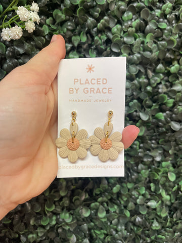Daisy Cream Earrings